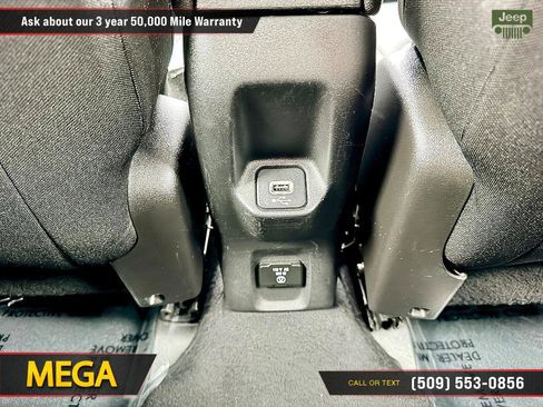 Used 2018 Jeep Renegade Latitude w/ Cold Weather Group image 19