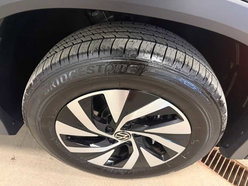 Certified 2025 Volkswagen Tiguan S image 12