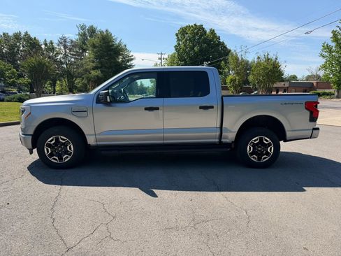 Used 2023 Ford F150 Lightning XLT AWD/4WD image 7
