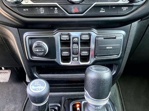 Certified 2022 Jeep Wrangler Sport S image 16