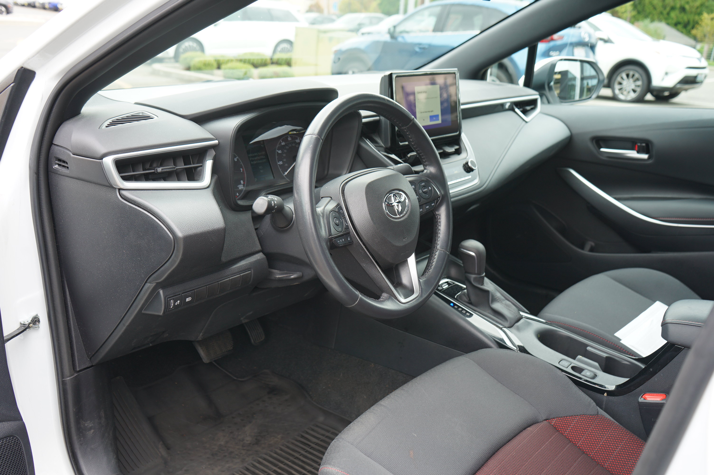 Used 2023 Toyota Corolla SE FWD image 6