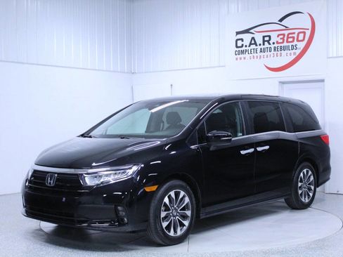 Used 2024 Honda Odyssey EX-L image 3