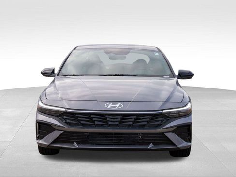 New 2025 Hyundai Elantra SEL image 2
