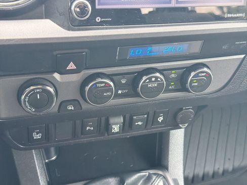 Used 2022 Toyota Tacoma TRD Sport w/ Technology Package image 20