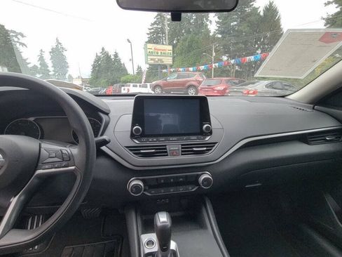 Used 2020 Nissan Altima 2.5 S FWD image 11