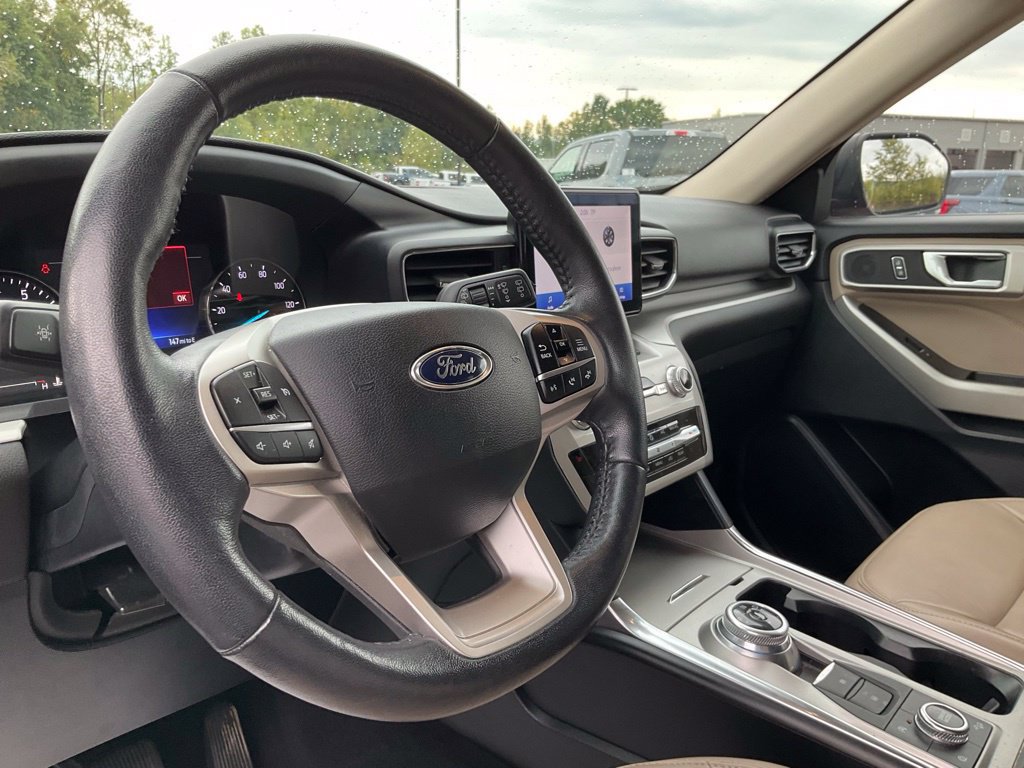 Used 2021 Ford Explorer XLT w/ Equipment Group 202A AWD/4WD image 15