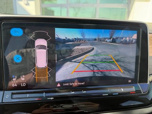 Certified 2024 Volkswagen Atlas SE w/ Black Wheel Package image 22