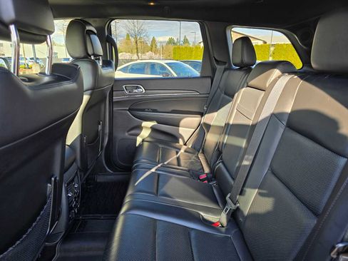 Used 2018 Jeep Grand Cherokee Limited w/ Luxury Group II image 16