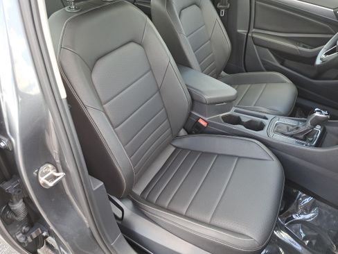 Used 2024 Volkswagen Jetta SE FWD image 10
