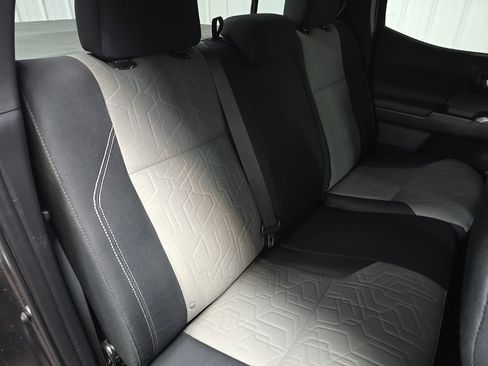 Used 2022 Toyota Tacoma TRD Off-Road image 16