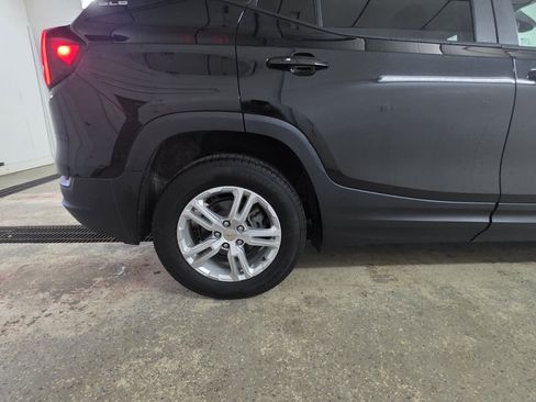 Used 2023 GMC Terrain SLE w/ Driver Convenience Package AWD/4WD image 17