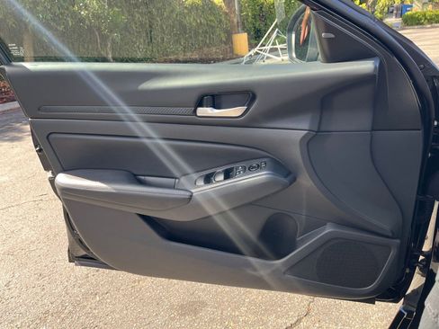 Used 2025 Nissan Altima 2.5 SV image 18