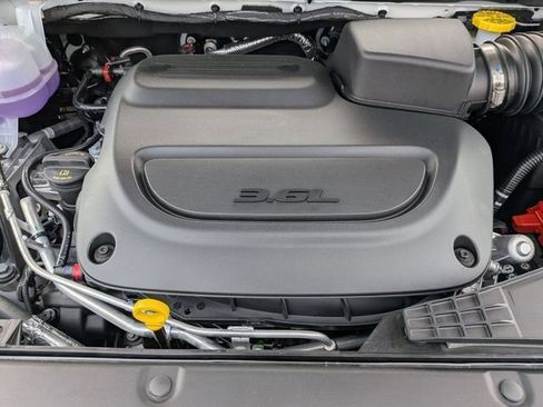 New 2027 Chrysler Pacifica Limited w/ Family Tech Group AWD/4WD image 36