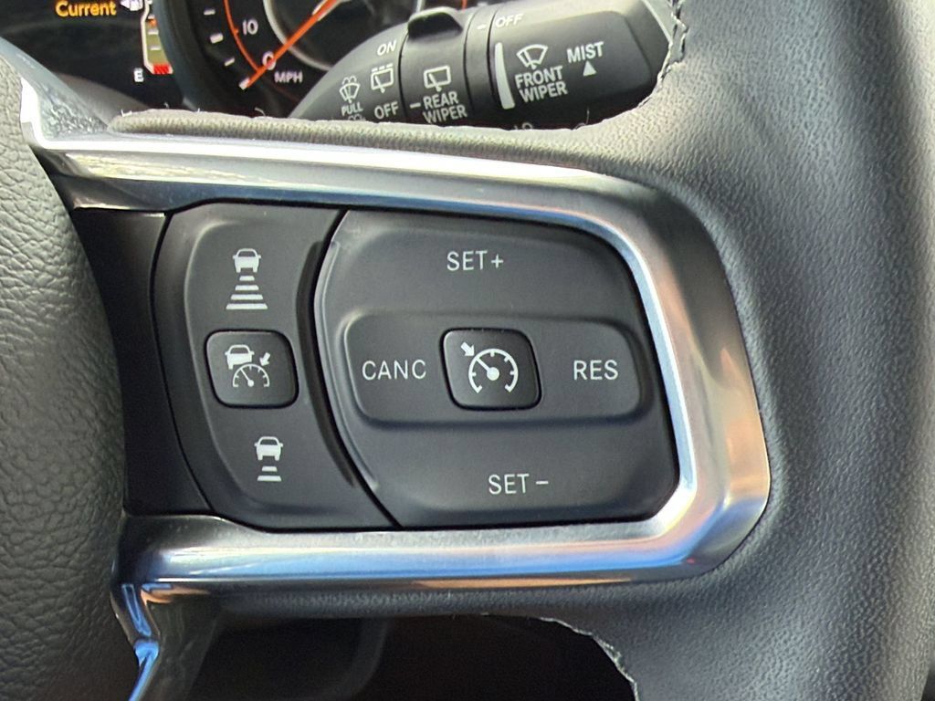 Used 2026 Jeep Wrangler Unlimited Sahara AWD/4WD image 25