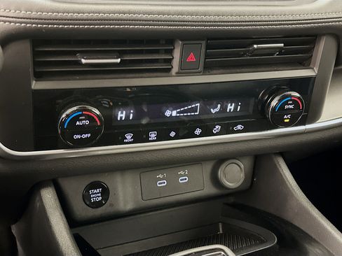 Used 2025 Nissan Rogue SV image 23