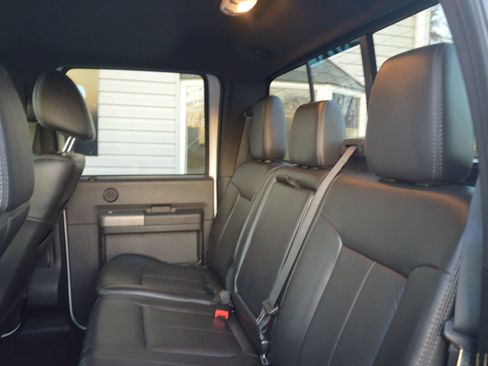Used 2011 Ford F350 Lariat w/ Lariat Interior Pkg image 12