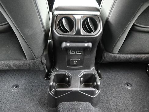 Used 2019 Jeep Wrangler Unlimited Sahara AWD/4WD image 36