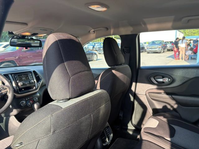 Used 2016 Jeep Cherokee Sport FWD image 19