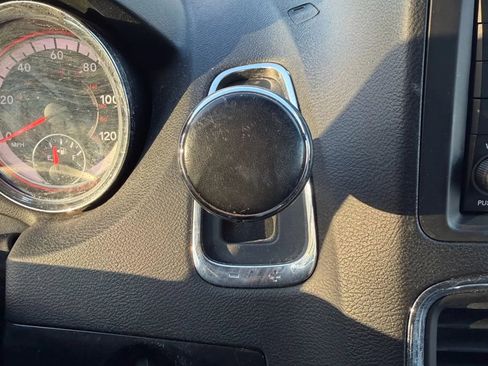 Used 2019 Dodge Grand Caravan SXT image 25