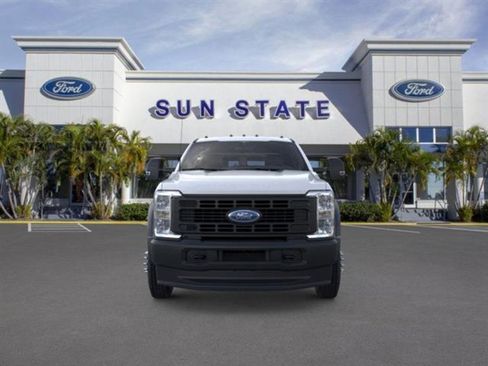 New 2025 Ford F550 4x4 Crew Cab image 7