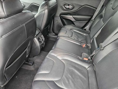 Used 2019 Jeep Cherokee Limited FWD image 28