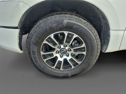 Used 2023 Nissan Titan SV image 13