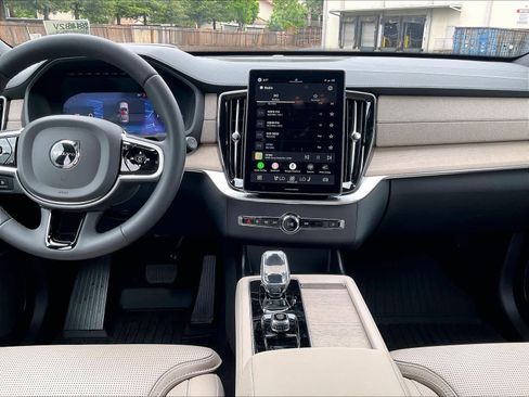 New 2026 Volvo XC90 T8 Ultra w/ Protection Package image 9