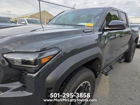 Used 2025 Toyota Tacoma TRD Off-Road AWD/4WD image 5