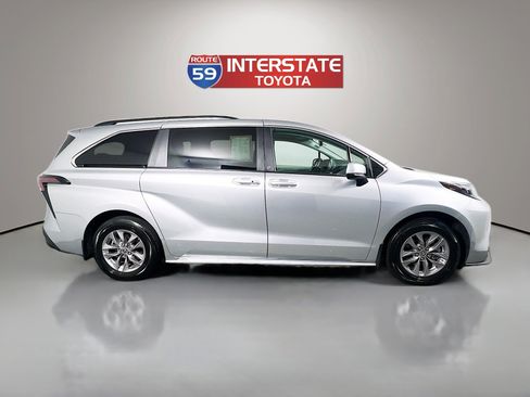 Certified 2024 Toyota Sienna LE w/ LE Plus Package AWD/4WD image 8