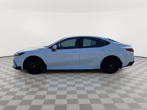 Used 2025 Toyota Camry SE AWD/4WD image 4