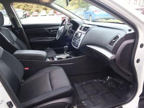 Used 2016 Nissan Altima 2.5 SR w/ LED Appearance Package image 35