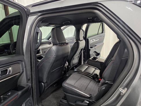 Used 2025 Ford Explorer ST-Line w/ ST-Line Street Pack AWD/4WD image 15