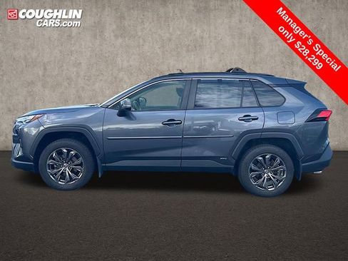 Used 2022 Toyota RAV4 XLE Premium image 8