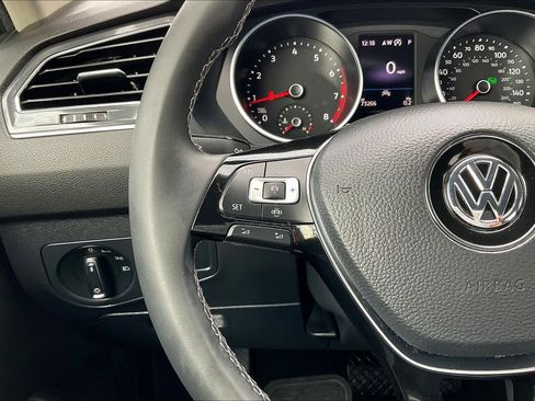 Used 2021 Volkswagen Tiguan SE image 22