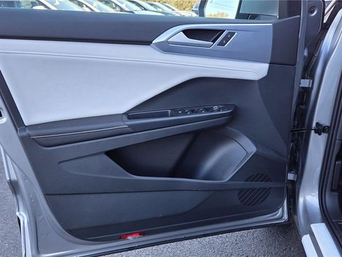 New 2026 Volkswagen Taos SE image 11