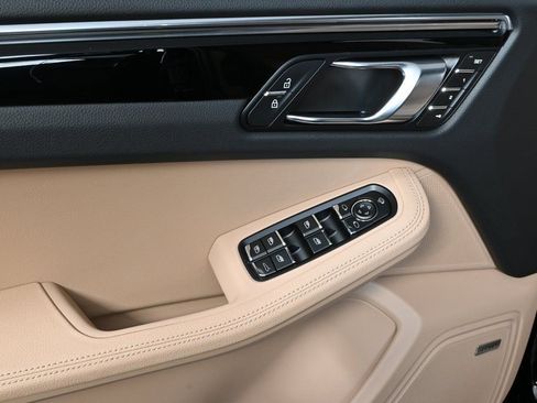 Used 2026 Porsche Macan AWD/4WD image 6