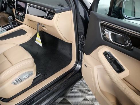 New 2026 Porsche Macan image 25