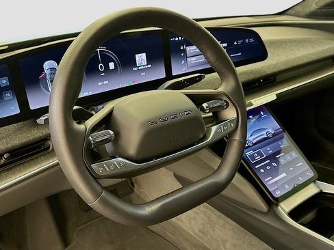 Used 2024 Lucid Air Touring image 18
