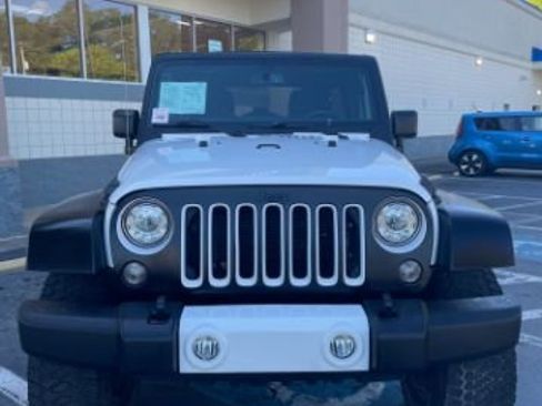 Used 2017 Jeep Wrangler Unlimited Sahara w/ Connectivity Group AWD/4WD image 2