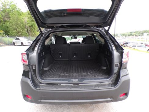 Used 2025 Subaru Outback Premium w/ Popular Package #1A AWD/4WD image 17