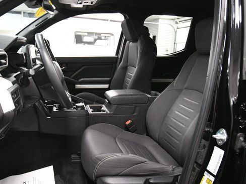 Used 2024 Toyota Tacoma TRD Off-Road image 9