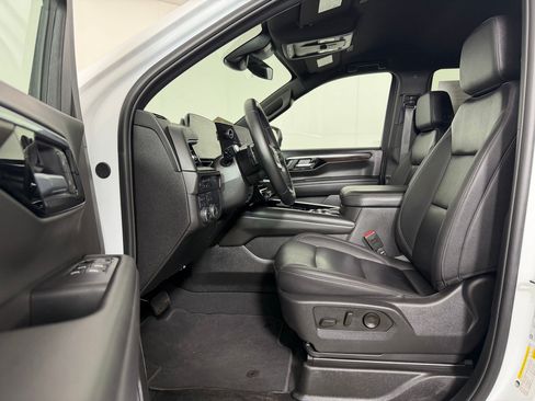 Used 2025 Chevrolet Tahoe LT AWD/4WD image 4