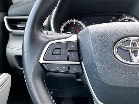 Used 2023 Toyota Highlander XLE image 11