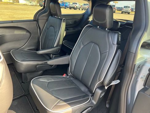 New 2026 Chrysler Pacifica Limited w/ S Appearance Package image 24