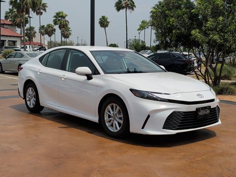 Used 2025 Toyota Camry LE FWD image 1