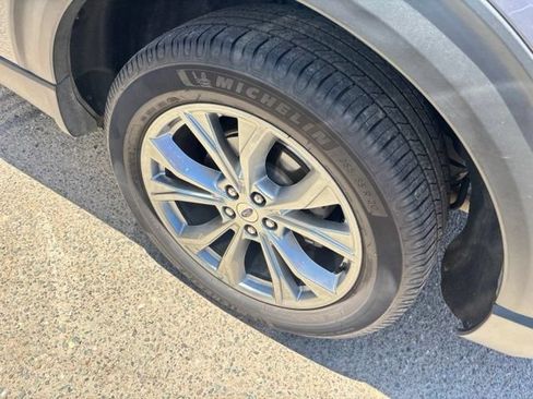Used 2022 Ford Explorer Limited w/ Equipment Group 301A AWD/4WD image 7