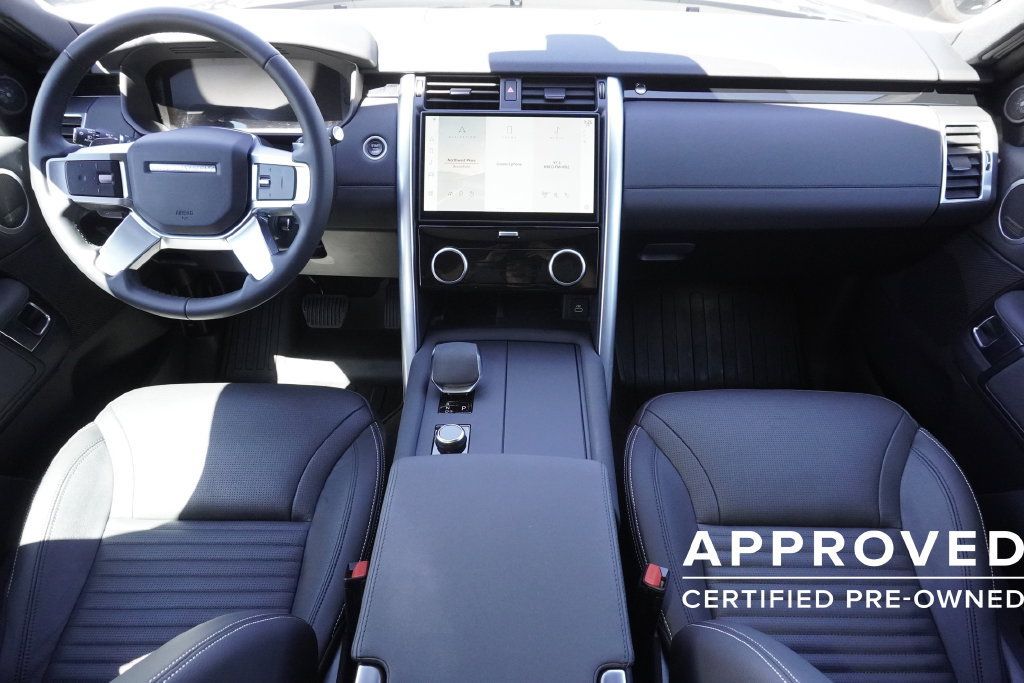 Used 2025 Land Rover Discovery S AWD/4WD image 9