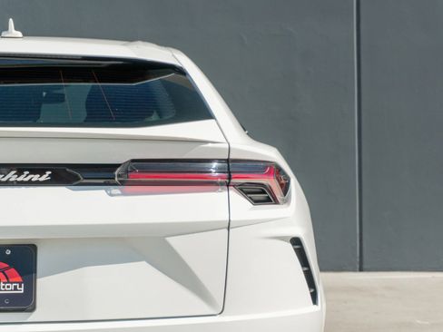 Used 2021 Lamborghini Urus AWD/4WD image 41
