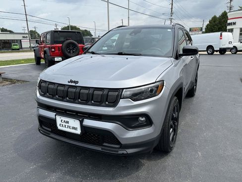 Used 2022 Jeep Compass Latitude w/ Sun and Sound Group AWD/4WD image 7