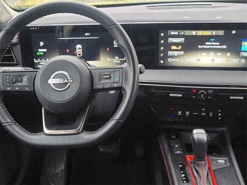 Certified 2025 Nissan Kicks SR image 12